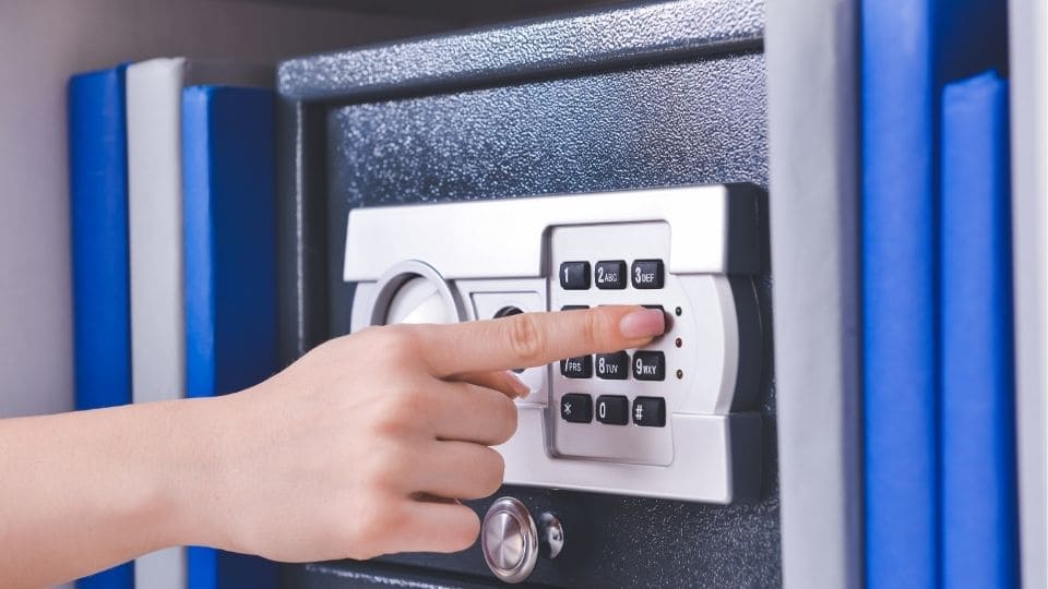 Pourquoi Installer un Coffre-Fort Chez Soi et Comment Bien le Choisir ?